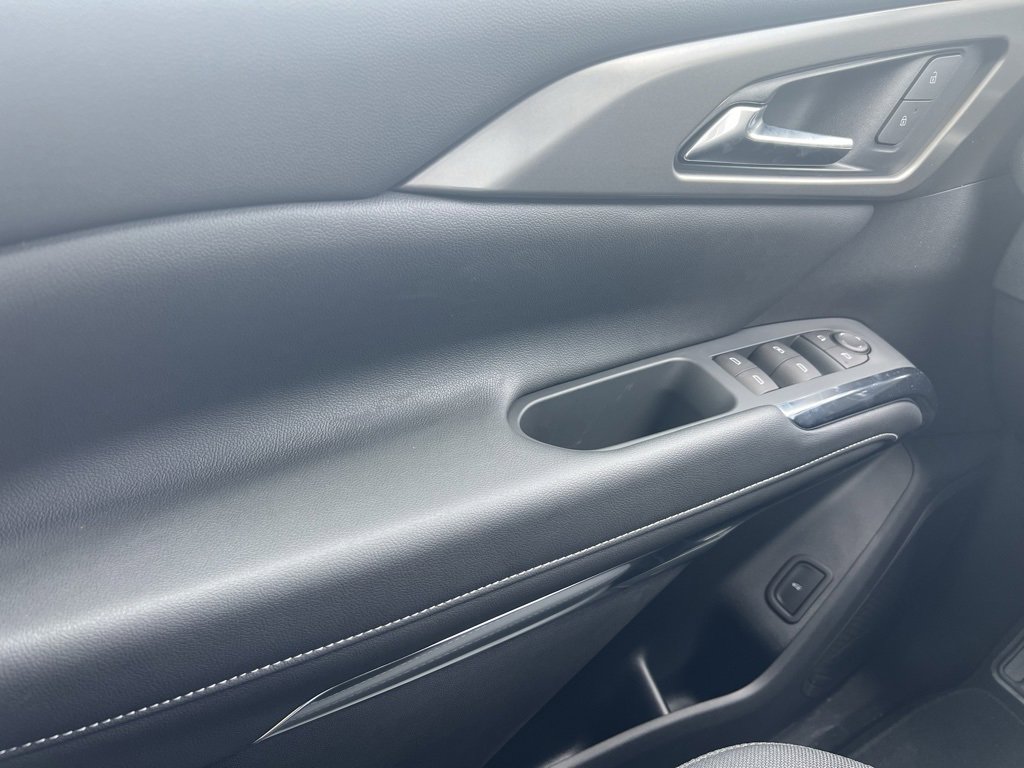 New 2025 Chevrolet Traverse LT image 12