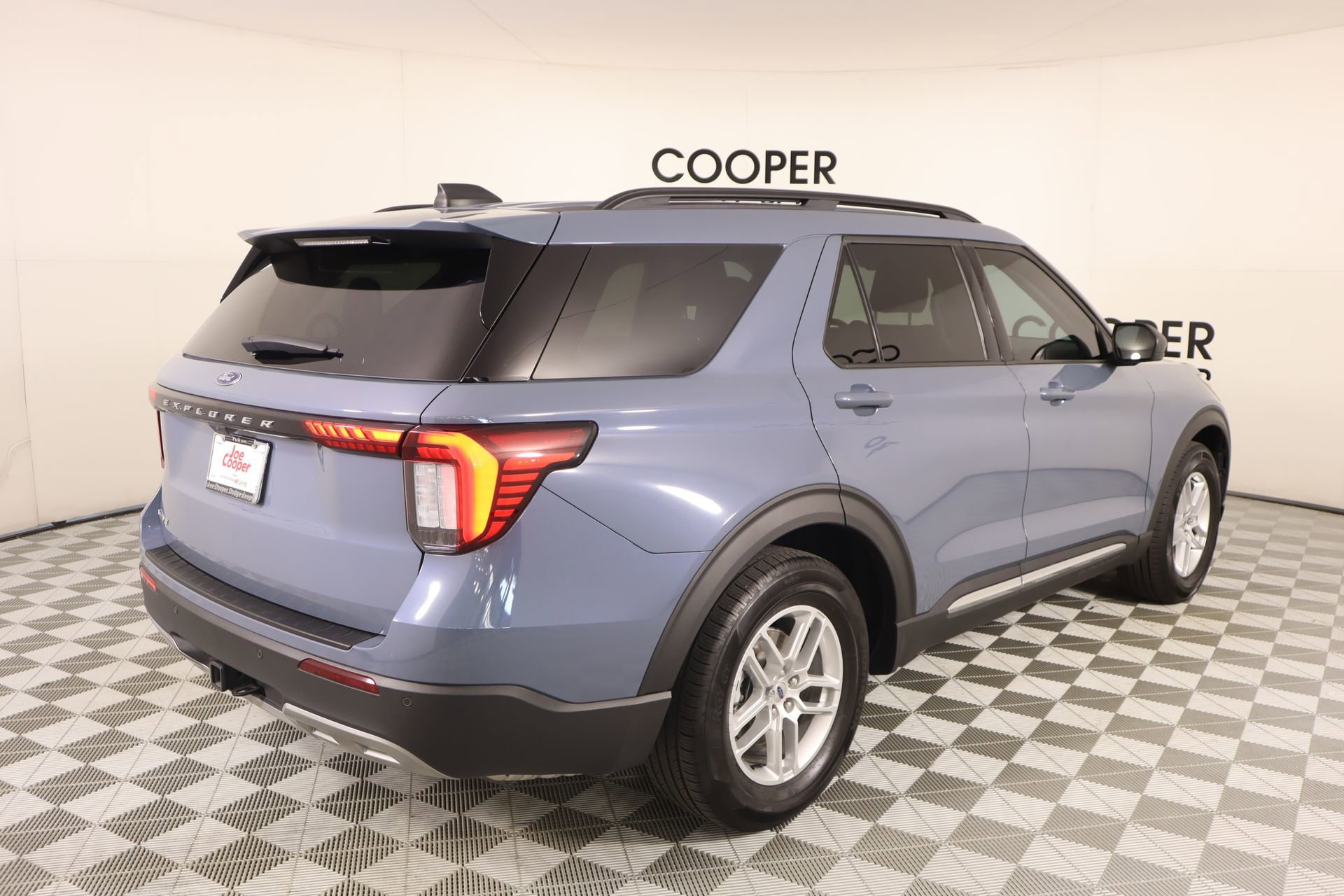 Used 2025 Ford Explorer Active w/ Active Comfort Package RWD image 22