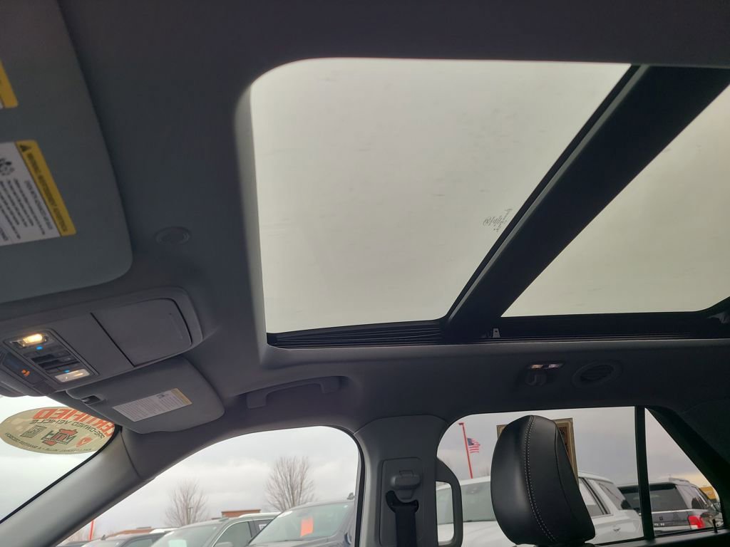 Used 2023 Ford Explorer XLT image 24