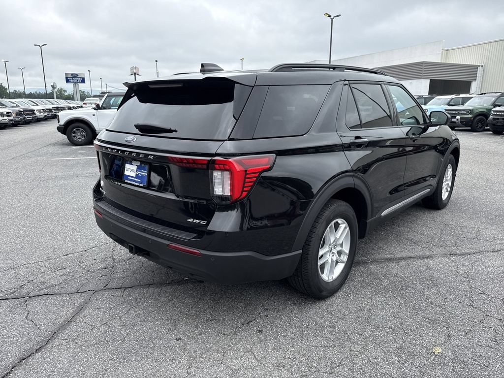 Used 2025 Ford Explorer Active AWD/4WD image 7
