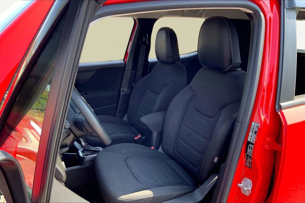 Used 2019 Jeep Renegade Latitude w/ Popular Equipment Group image 15