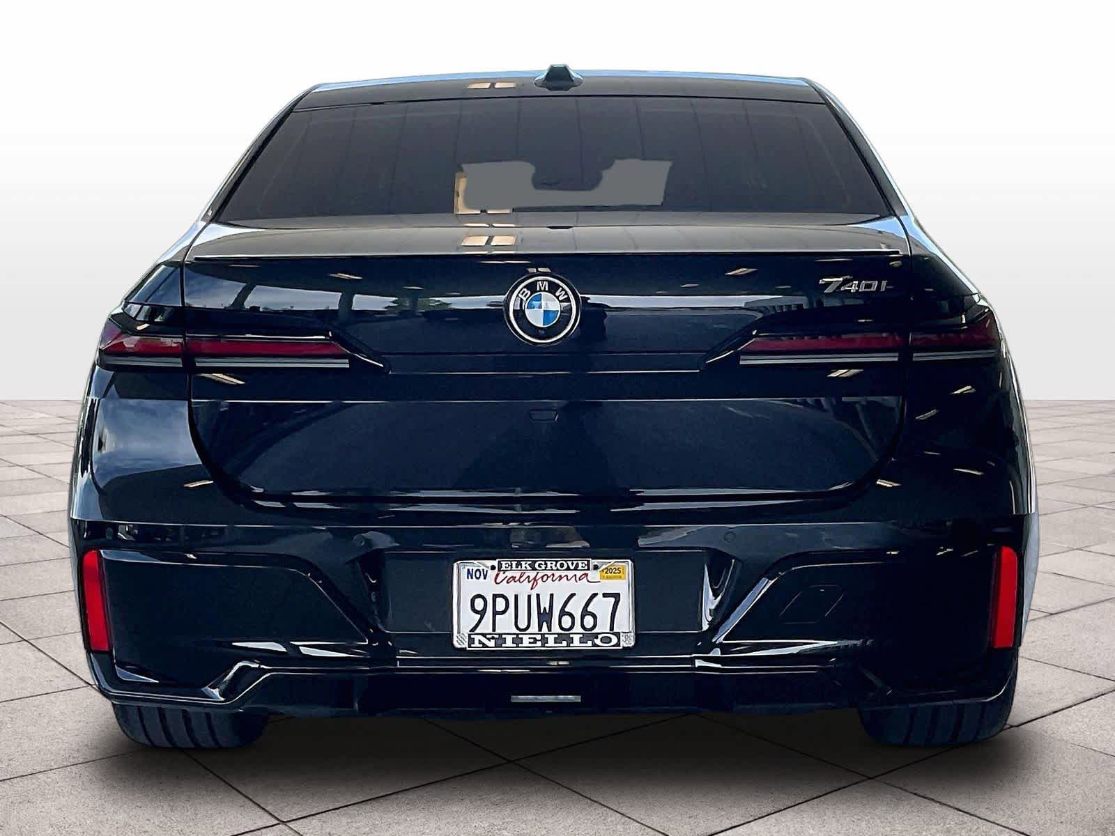 Used 2025 BMW 740i w/ Premium Package image 6