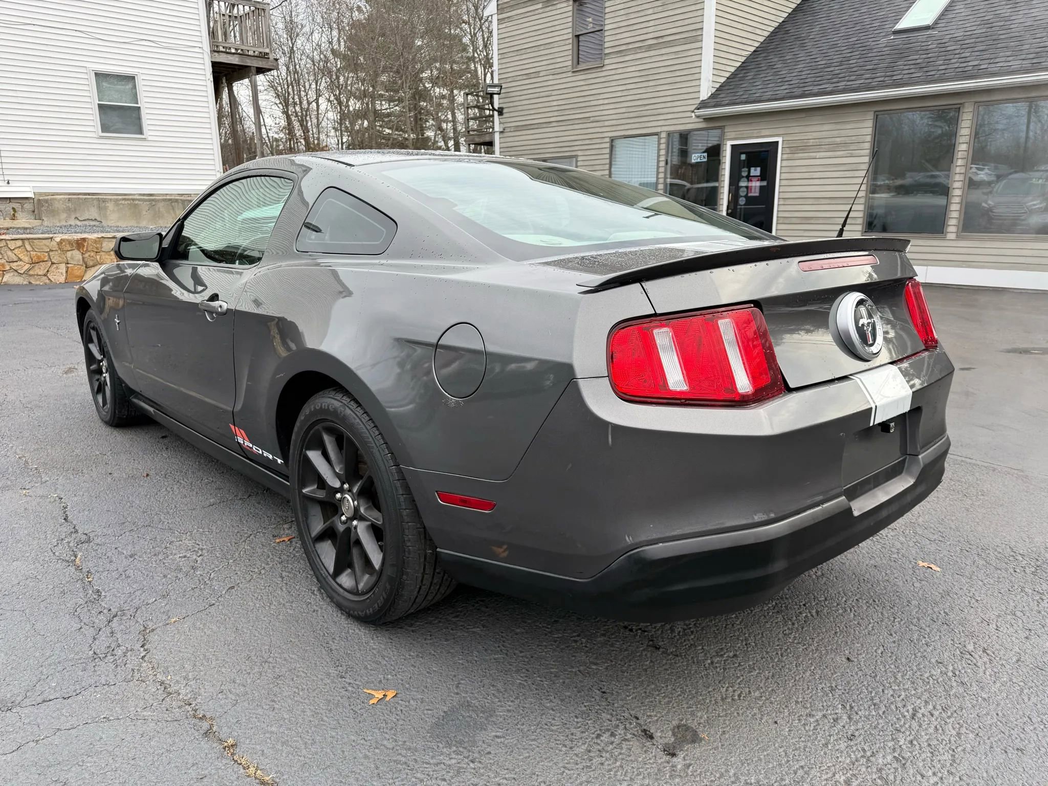 Used 2010 Ford Mustang Coupe image 5