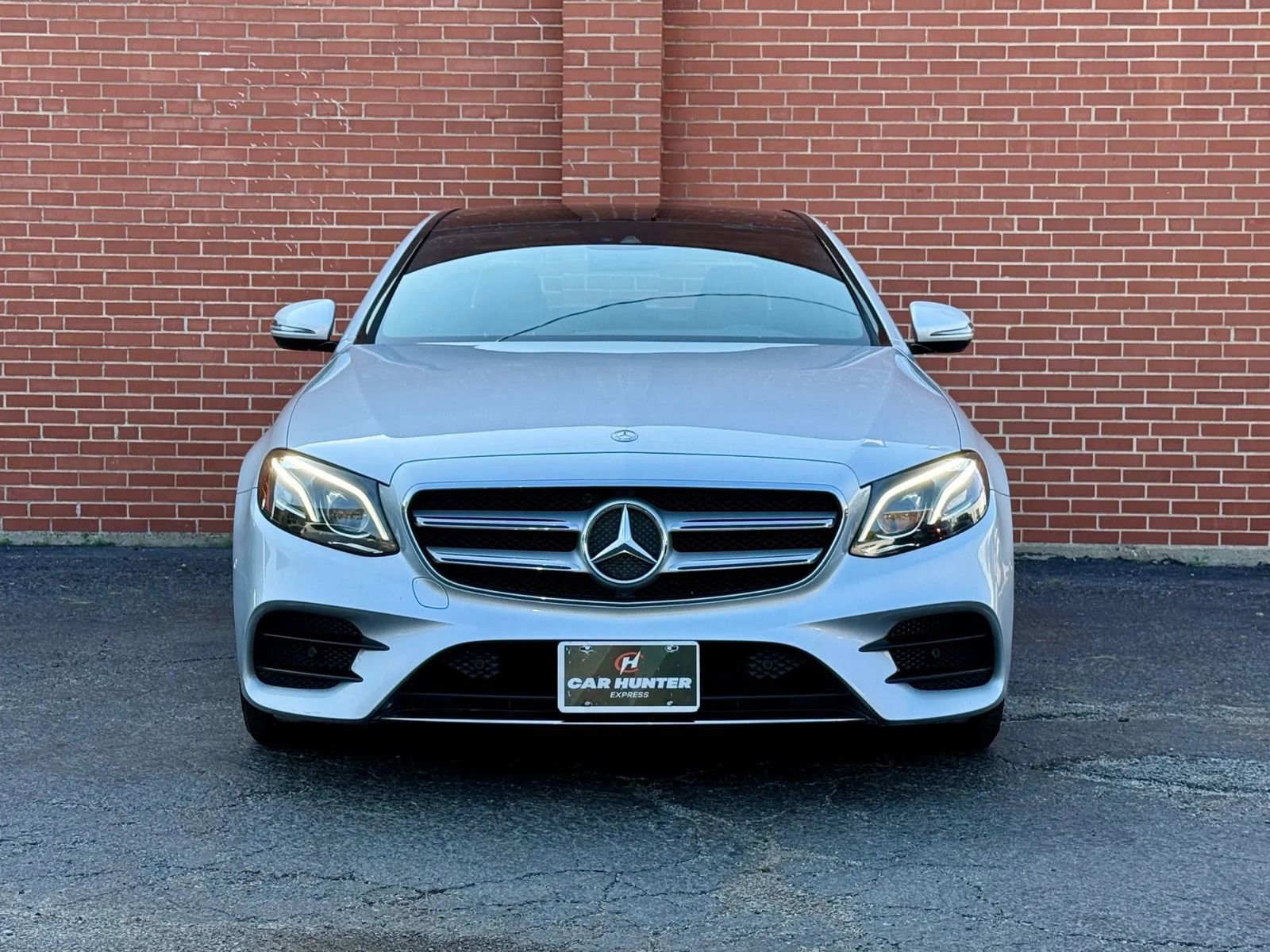 Used 2017 Mercedes-Benz E 300 4MATIC image 2