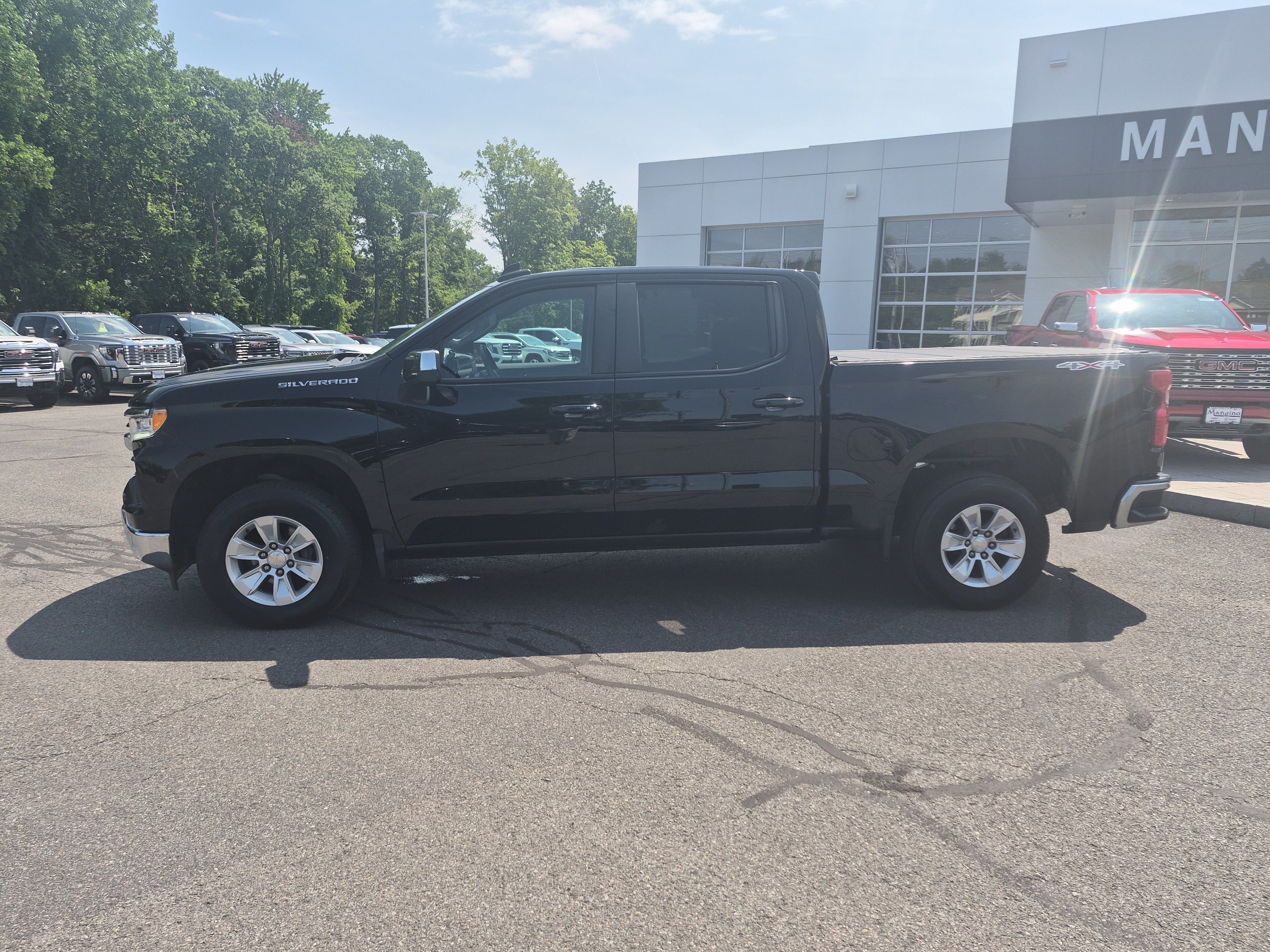 Used 2023 Chevrolet Silverado 1500 LT AWD/4WD image 2