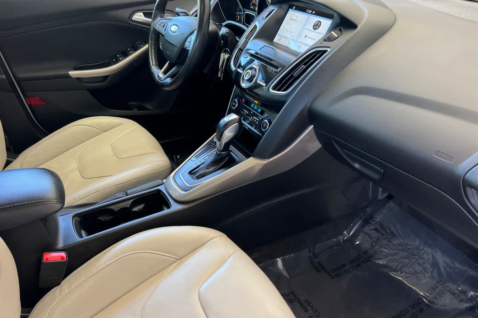 Used 2016 Ford Focus Titanium FWD image 16