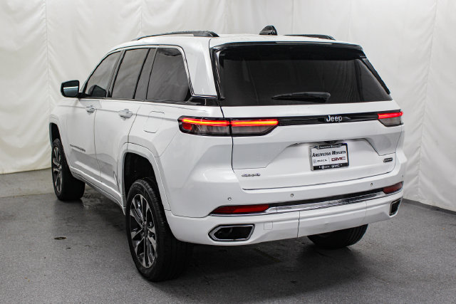 Used 2023 Jeep Grand Cherokee Overland AWD/4WD image 6