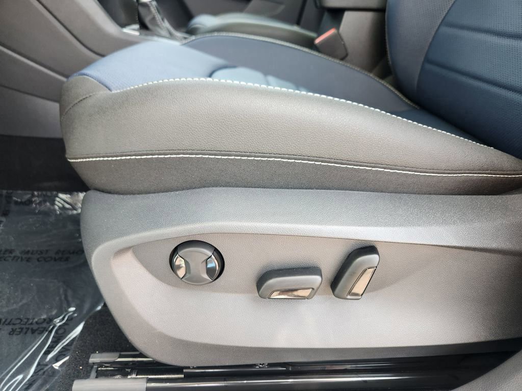 New 2025 Volkswagen Taos SEL image 7