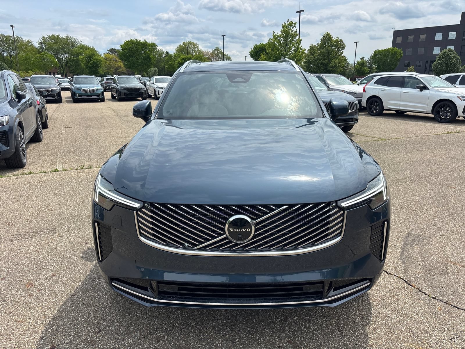 New 2026 Volvo XC90 B6 Plus w/ Protection Package Premier AWD/4WD image 2