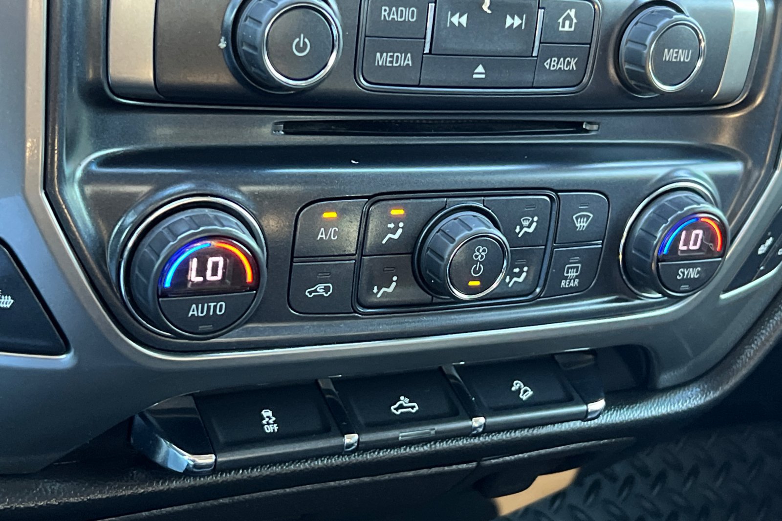Used 2018 Chevrolet Silverado 1500 LT w/ All Star Edition AWD/4WD image 19