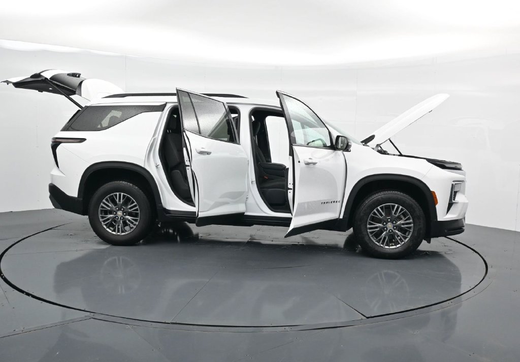 Used 2024 Chevrolet Traverse LT FWD image 42