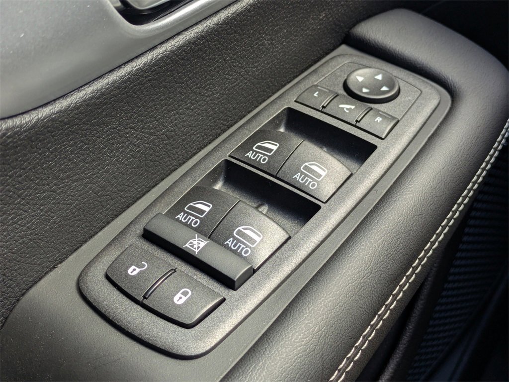 New 2026 Chrysler Pacifica Limited w/ Uconnect Theater Family Group image 30