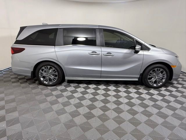 New 2026 Honda Odyssey Touring image 7