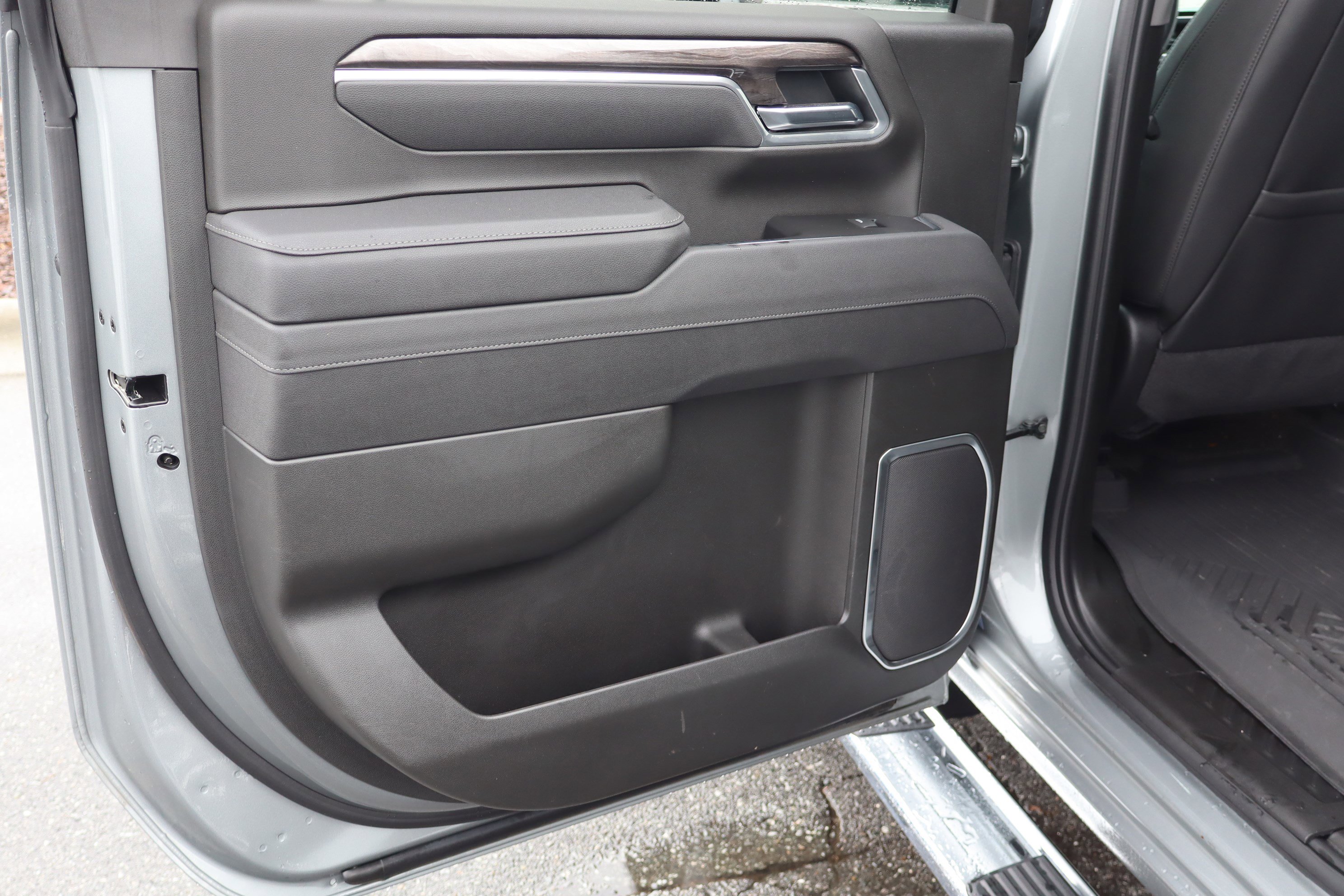 Used 2025 Chevrolet Silverado 2500 LTZ w/ LTZ Plus Package image 32