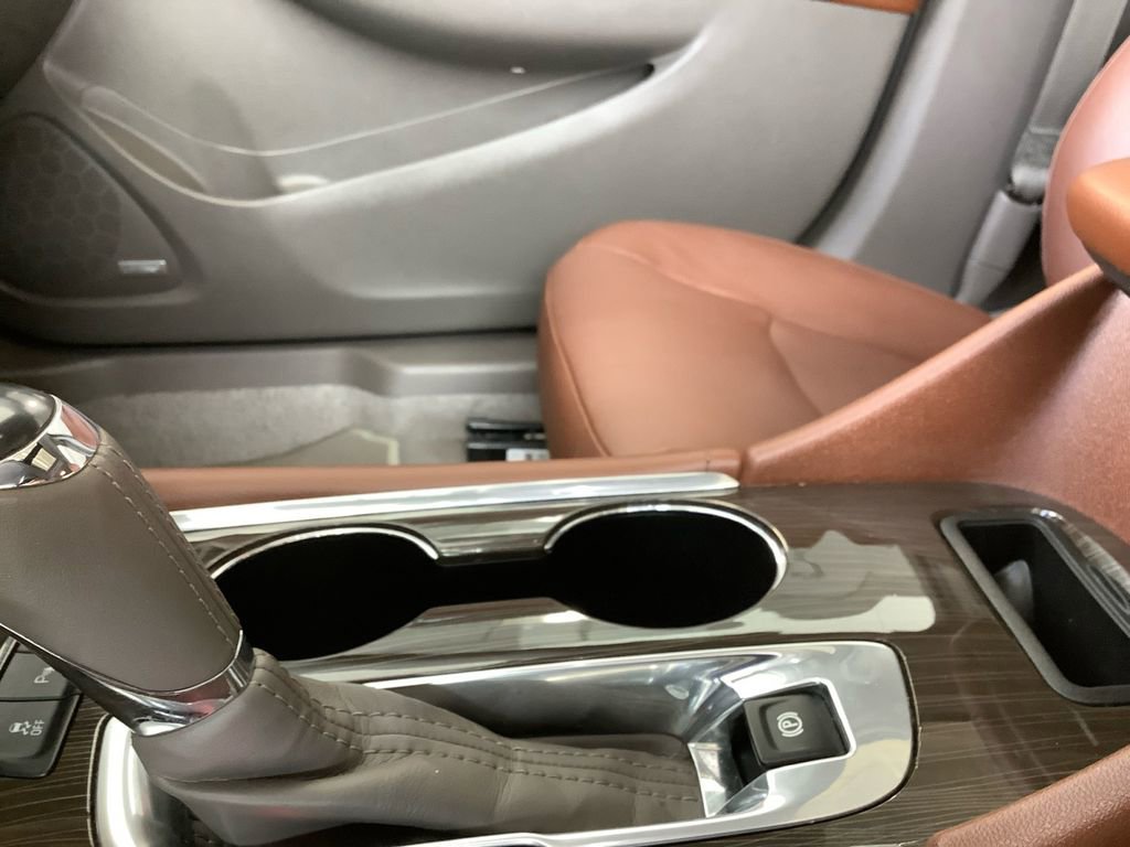 Used 2018 Chevrolet Malibu Premier w/ Premier Sun and Wheel Package FWD image 23