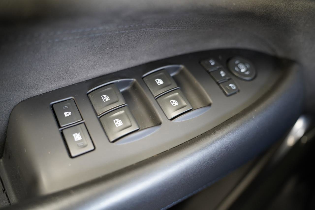 Used 2018 Cadillac Escalade Platinum image 27