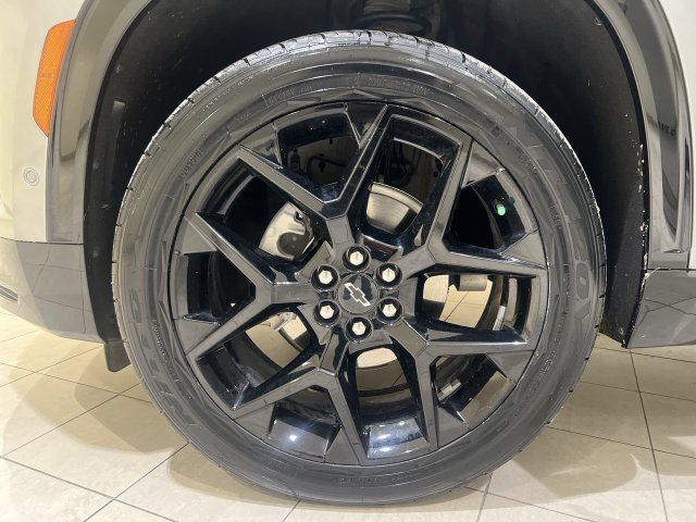 Used 2025 Chevrolet Traverse RS w/ LPO, Roadside Safety Package FWD image 31