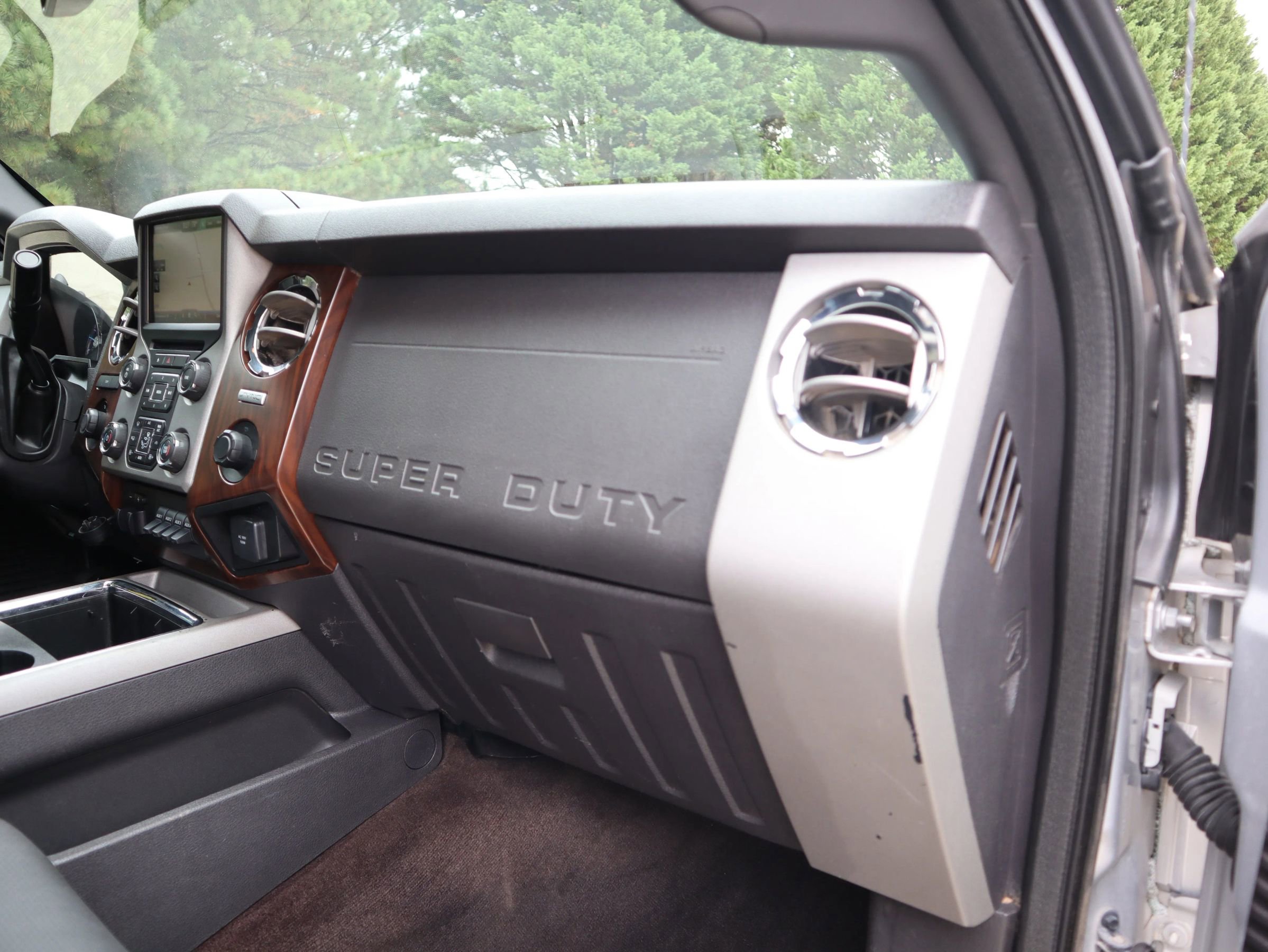 Used 2015 Ford F350 Lariat w/ Lariat Interior Package image 35