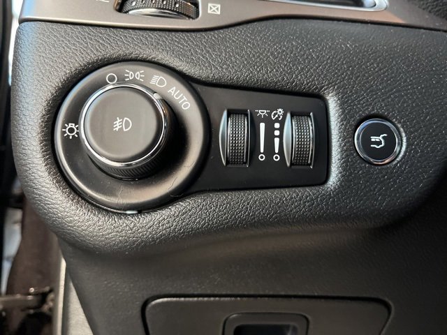 Certified 2020 Jeep Cherokee Latitude Lux w/ Comfort/Convenience Group image 16