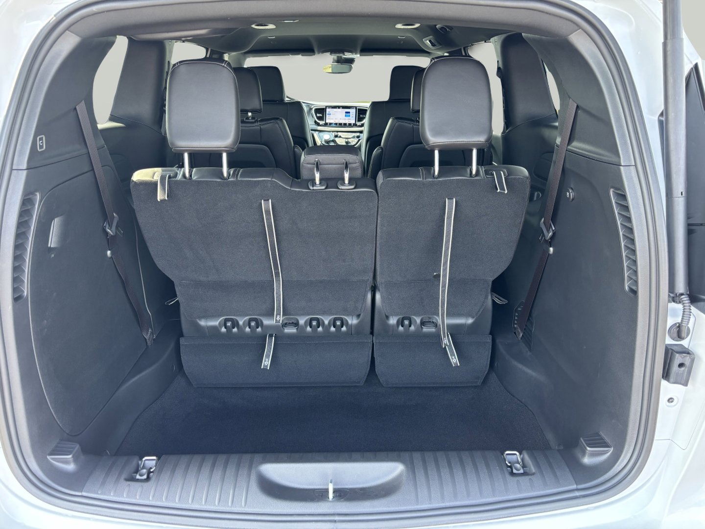New 2026 Chrysler Pacifica Select image 11