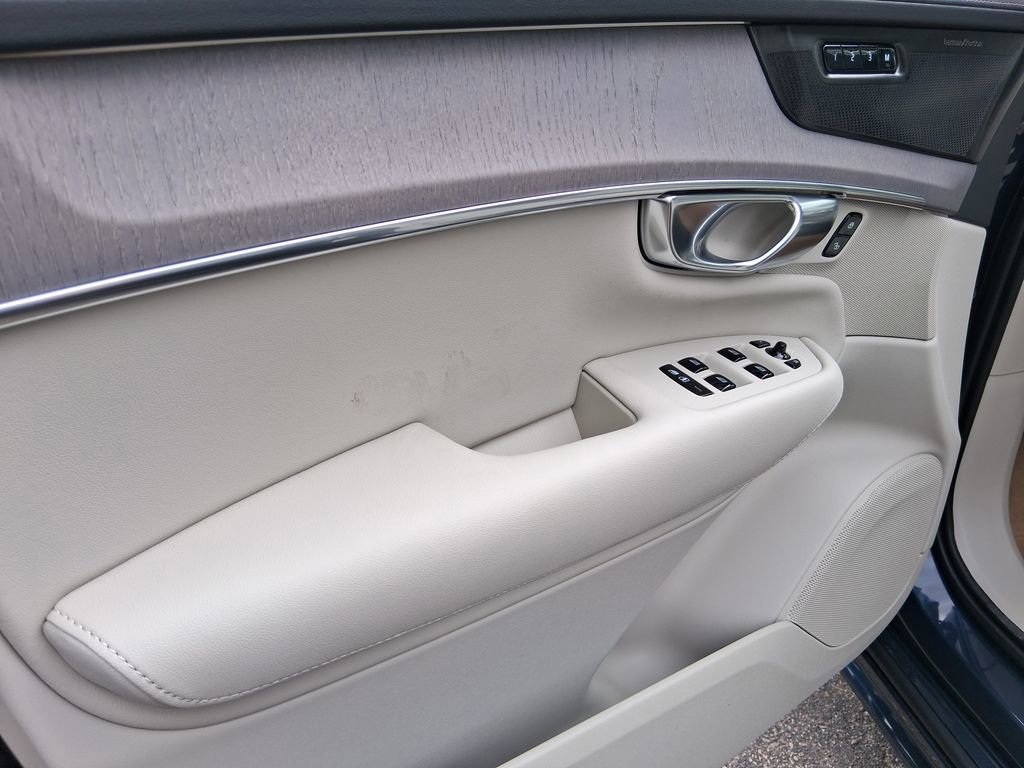 New 2026 Volvo XC90 T8 Ultra w/ Protection Package Premier AWD/4WD image 9