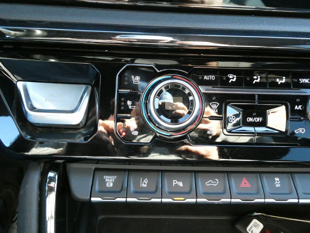 Used 2024 GMC Sierra 2500 AT4 w/ Technology Package image 27