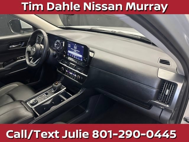 Used 2025 Nissan Pathfinder SL AWD/4WD image 17