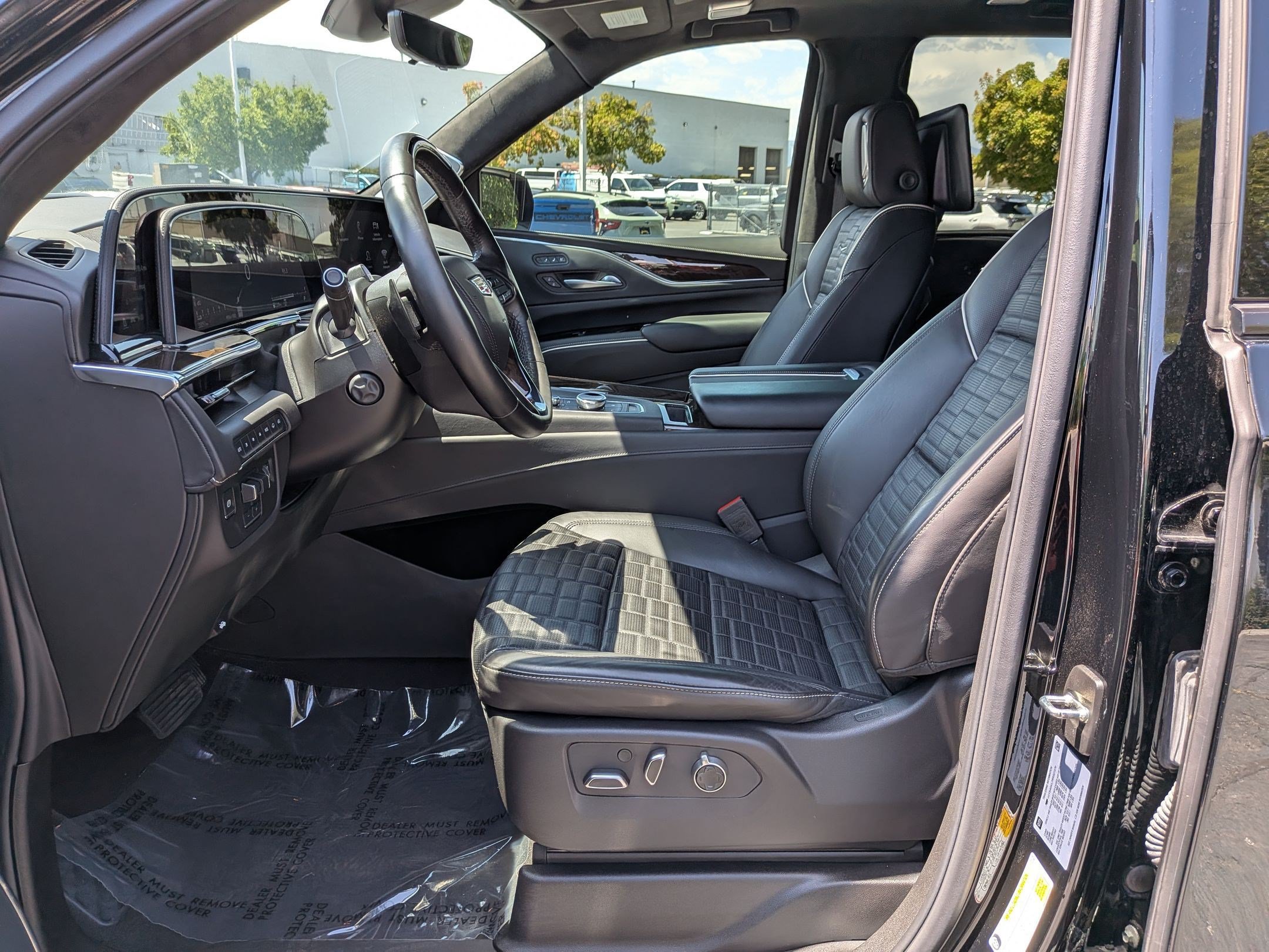 Certified 2024 Cadillac Escalade Sport Platinum w/ LPO, ONYX Package AWD/4WD image 24