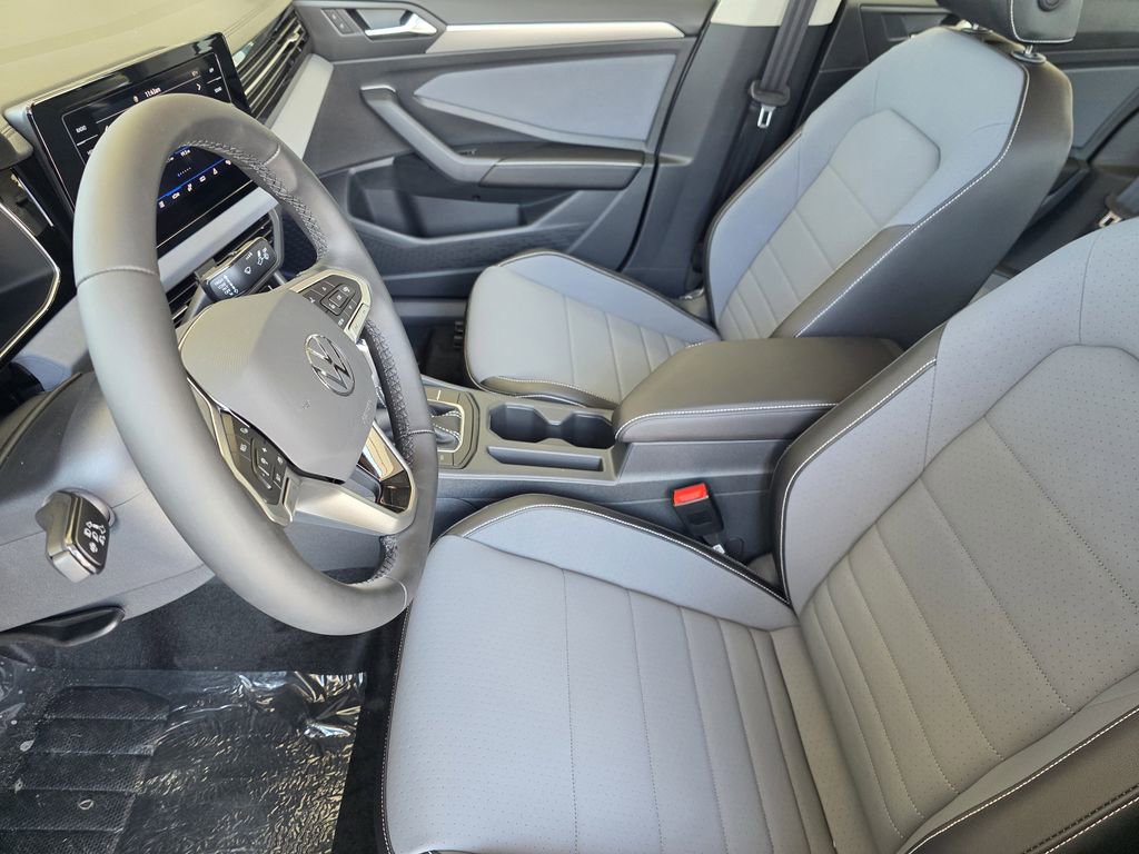 New 2025 Volkswagen Jetta SE FWD image 9