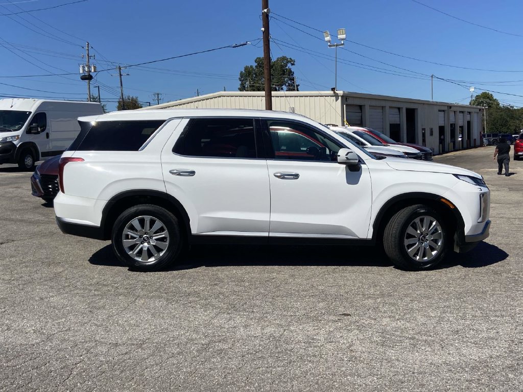 Used 2024 Hyundai Palisade SEL FWD image 2