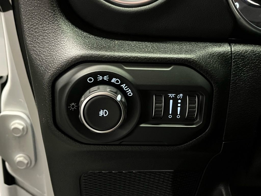 Used 2020 Jeep Wrangler Unlimited Sahara image 14