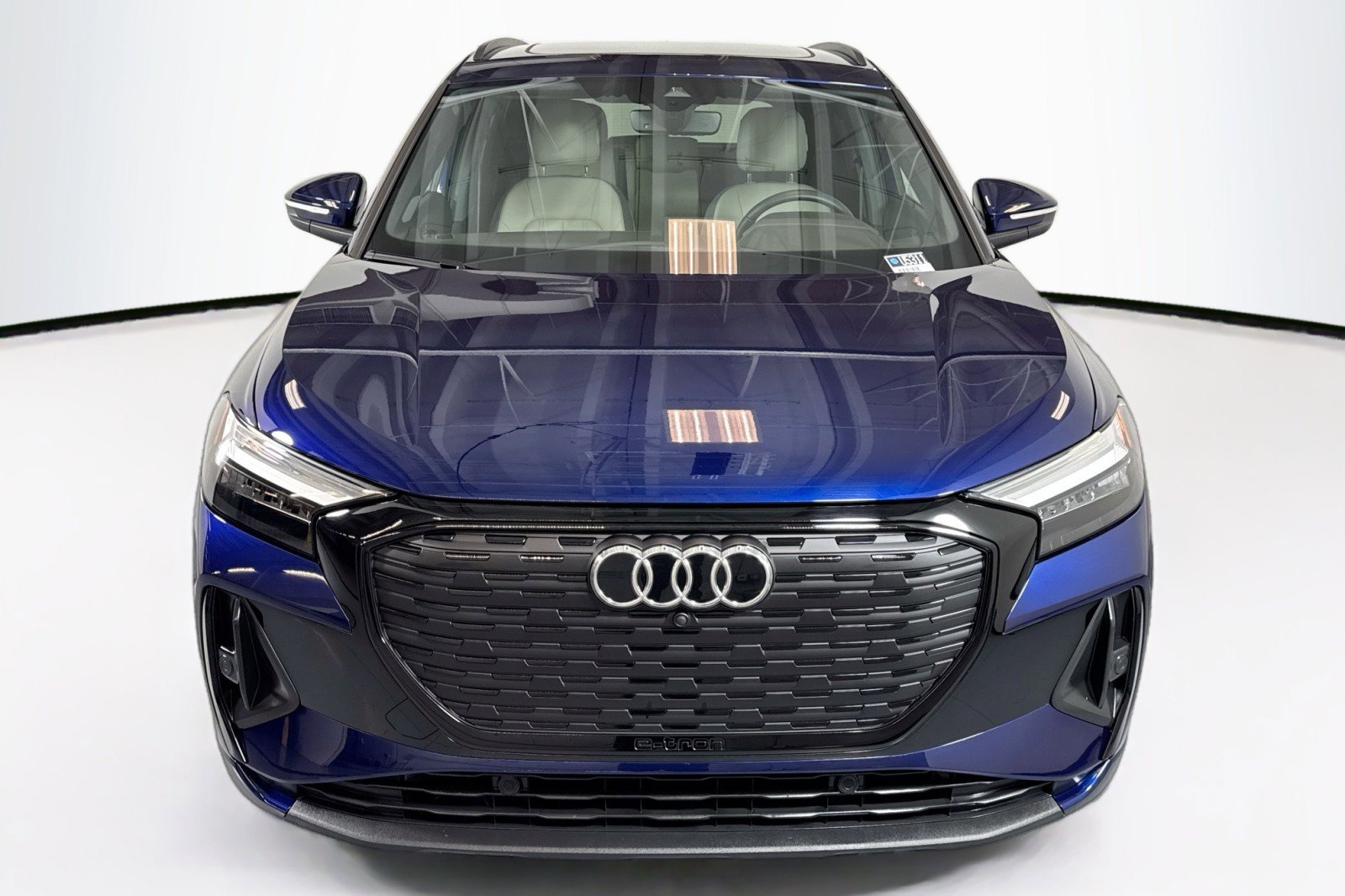 Used 2025 Audi Q4 e-tron Premium image 2