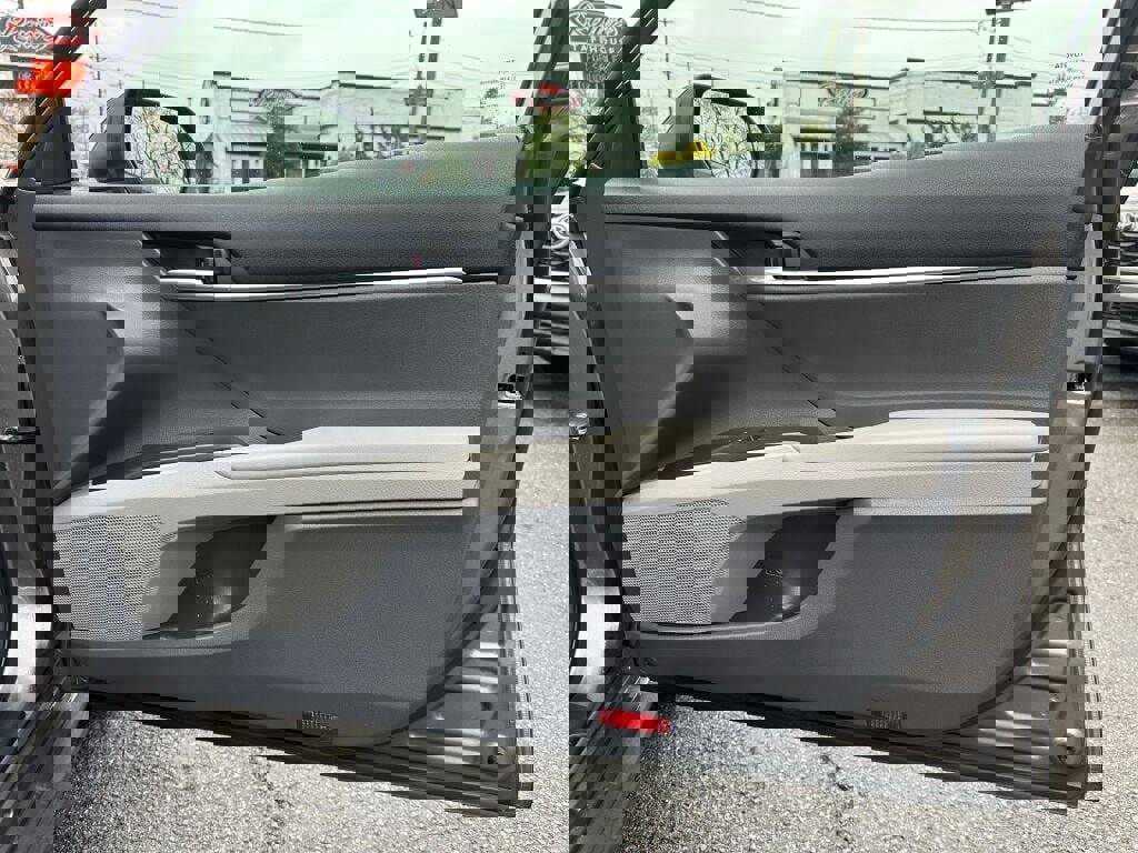 Used 2023 Toyota Camry LE image 27