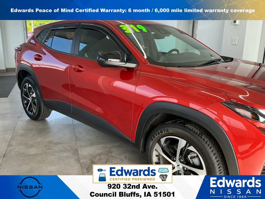 Used 2024 Chevrolet Trax RS w/ Sunroof Package FWD image 2