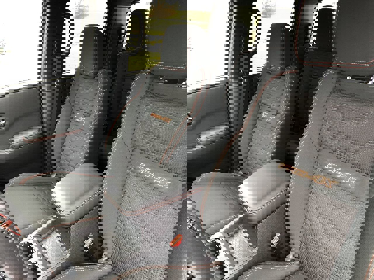 Used 2024 Nissan Frontier PRO-4X w/ Technology Package image 13