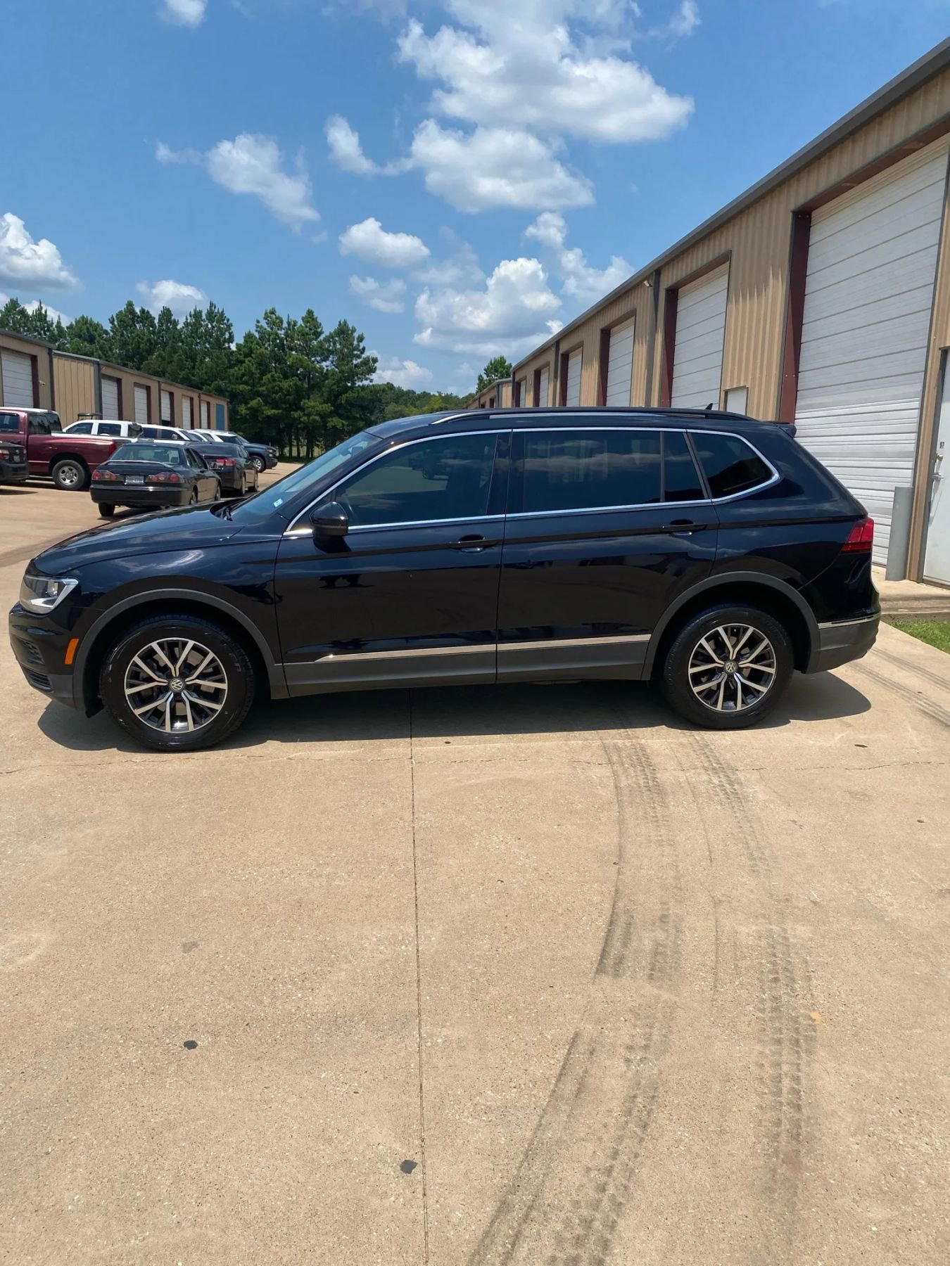 Used 2018 Volkswagen Tiguan SE image 1