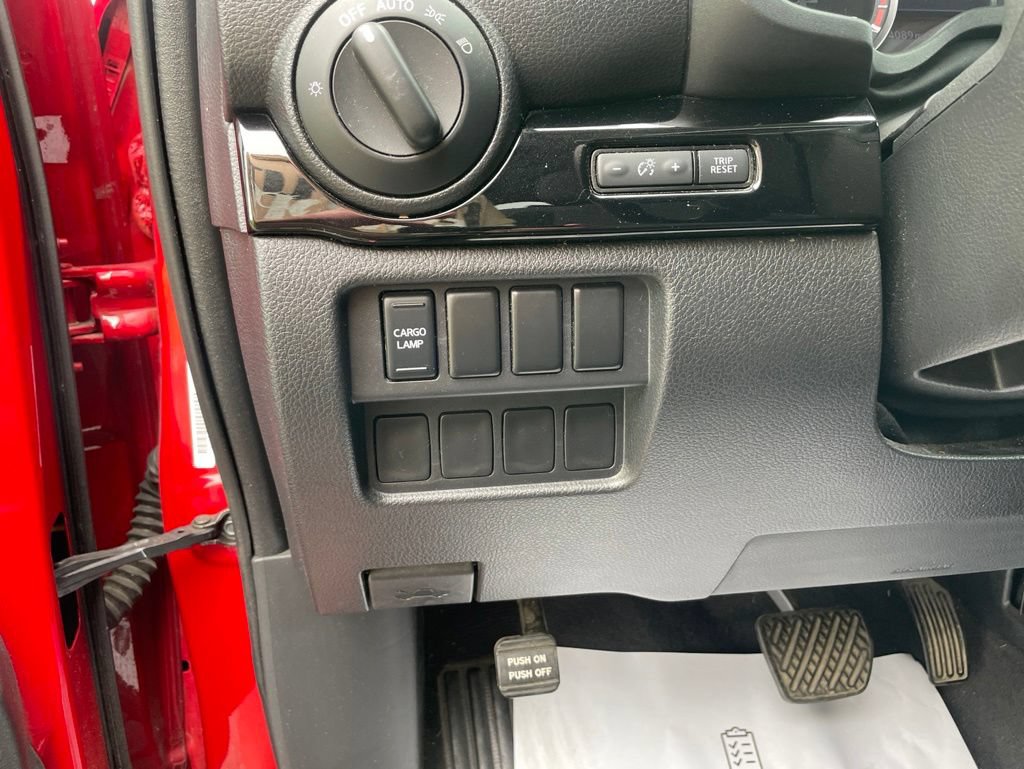 Used 2022 Nissan Titan SV RWD image 18