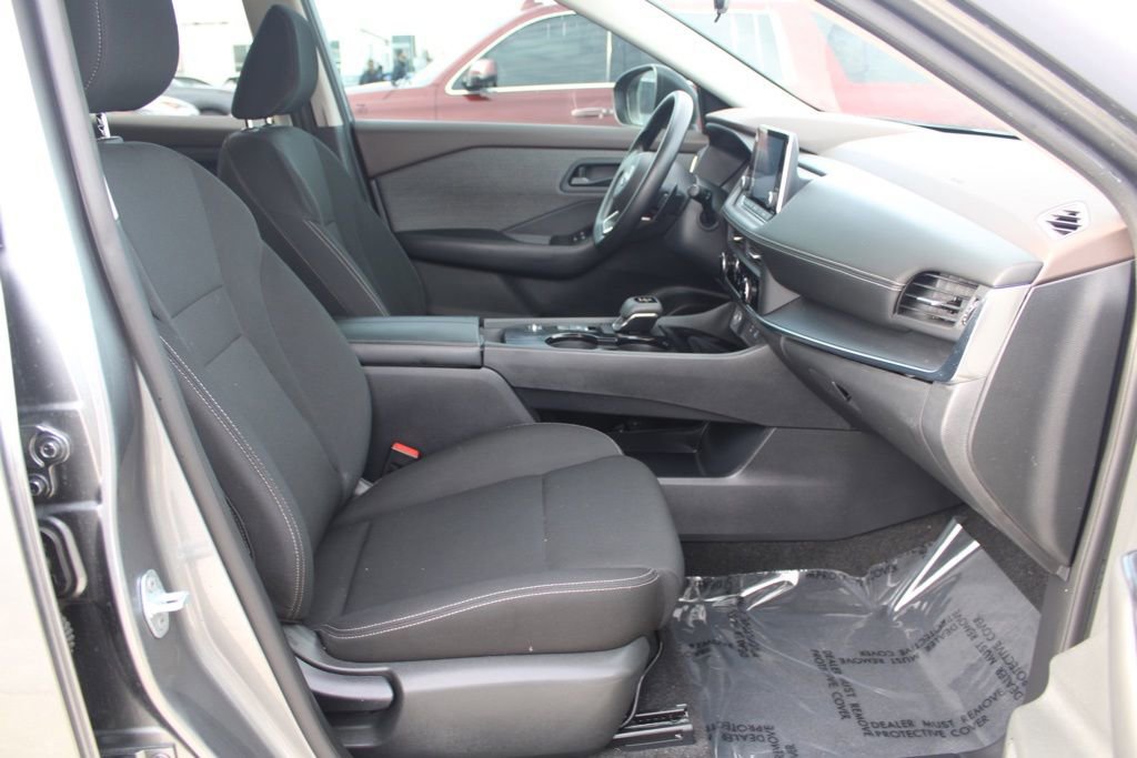 Used 2023 Nissan Rogue S image 18