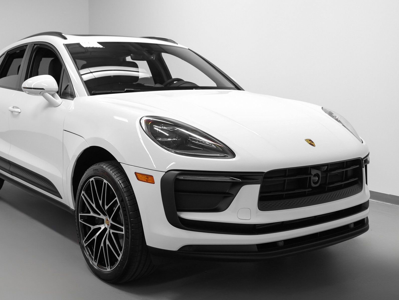 Certified 2026 Porsche Macan image 9