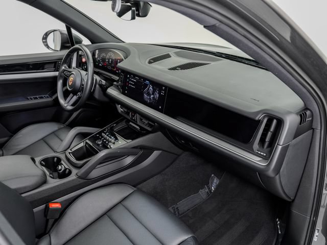 Certified 2024 Porsche Cayenne AWD/4WD image 24