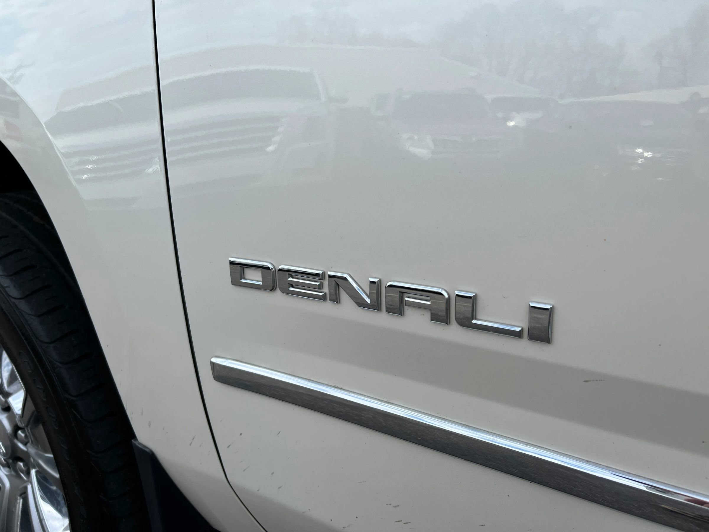 Used 2015 GMC Yukon Denali image 28