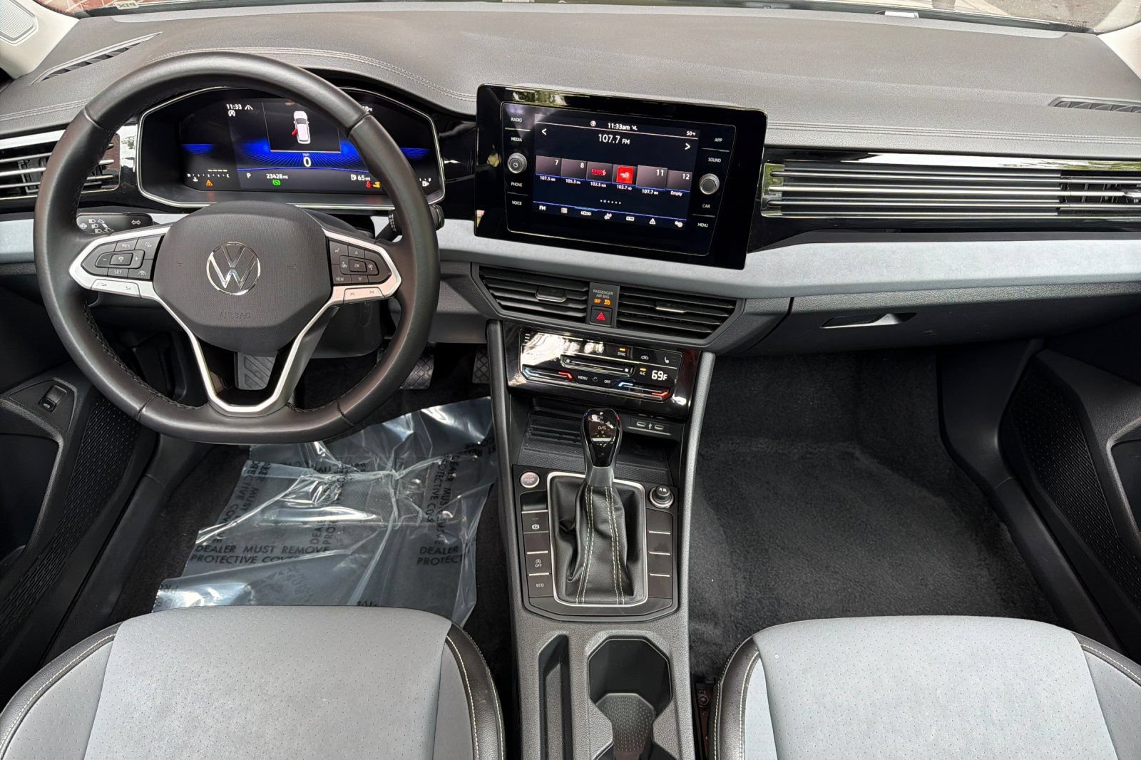 Used 2025 Volkswagen Jetta SE FWD image 13