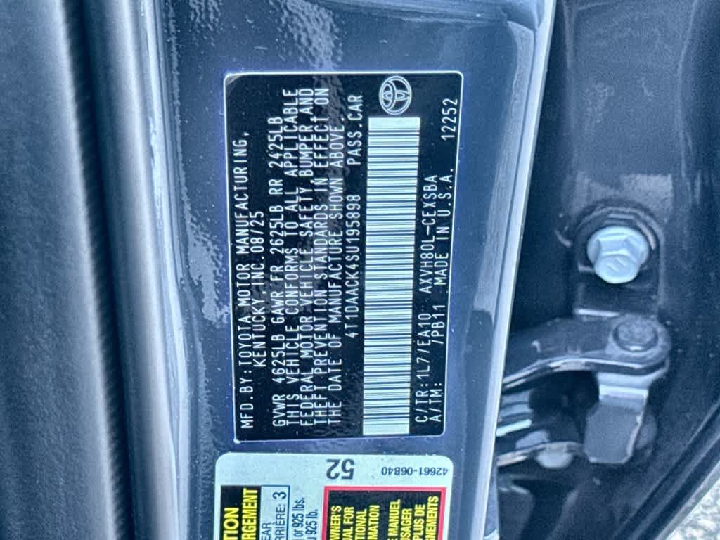 Used 2025 Toyota Camry SE FWD image 29