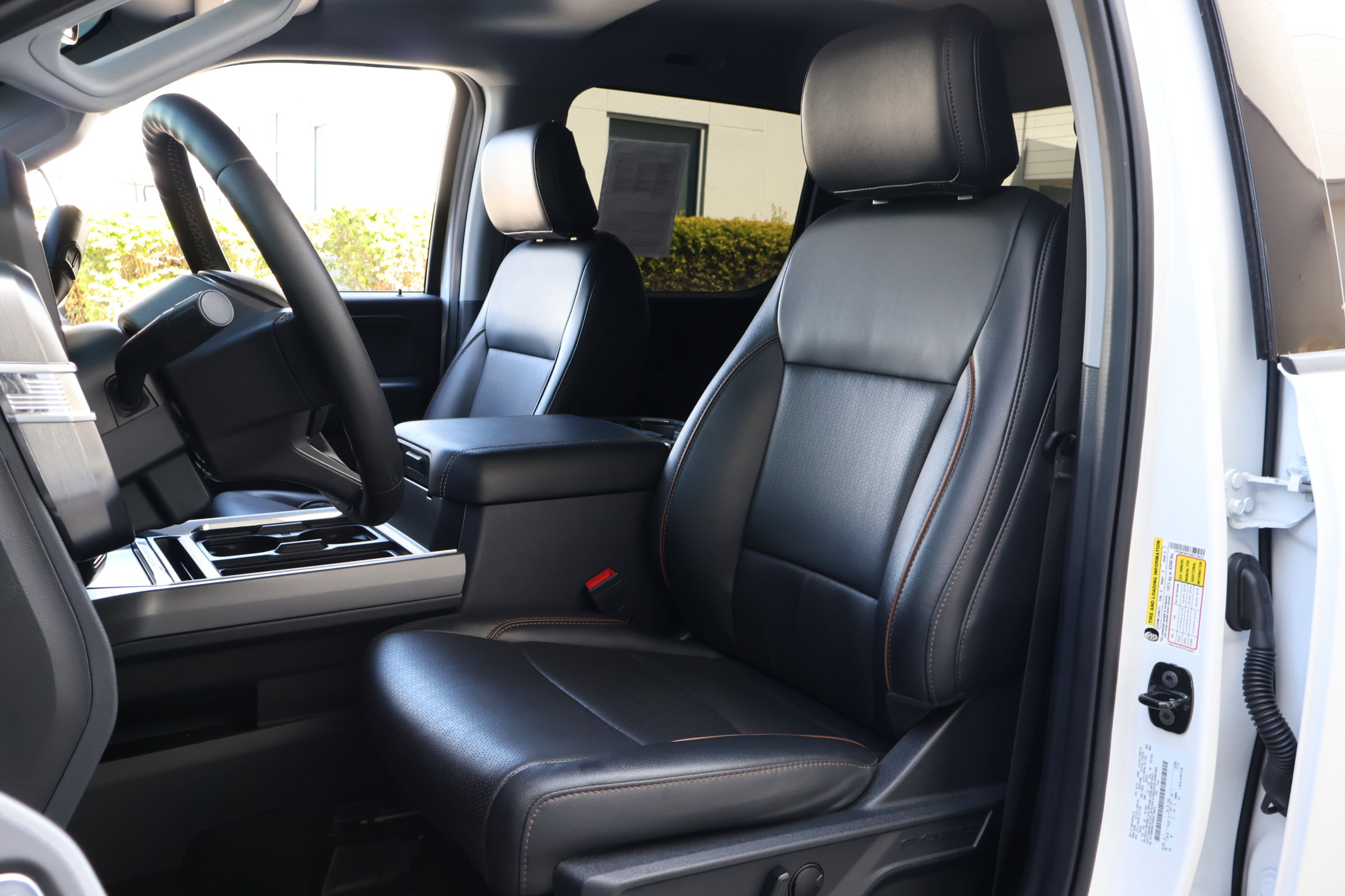 Used 2025 Ford F350 Lariat image 2