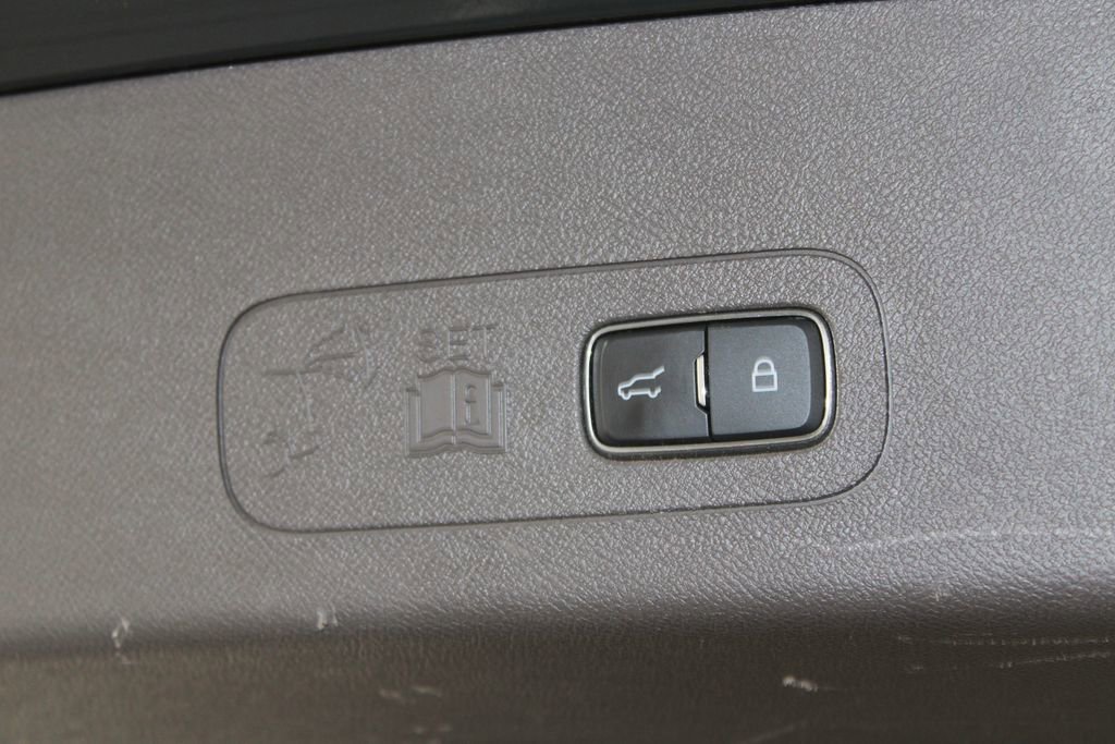 Used 2023 Lincoln Aviator Reserve w/ Equipment Group 201A AWD/4WD image 17