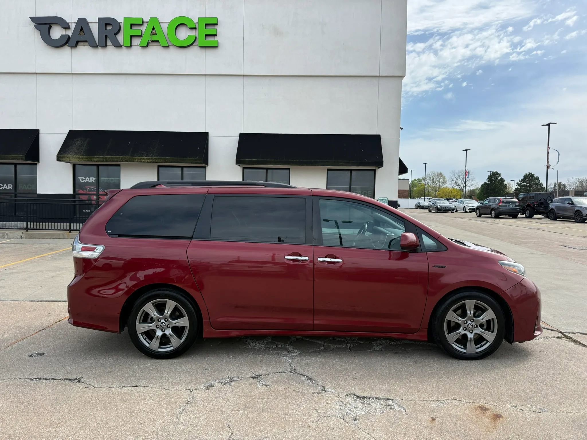 Used 2018 Toyota Sienna SE FWD image 17