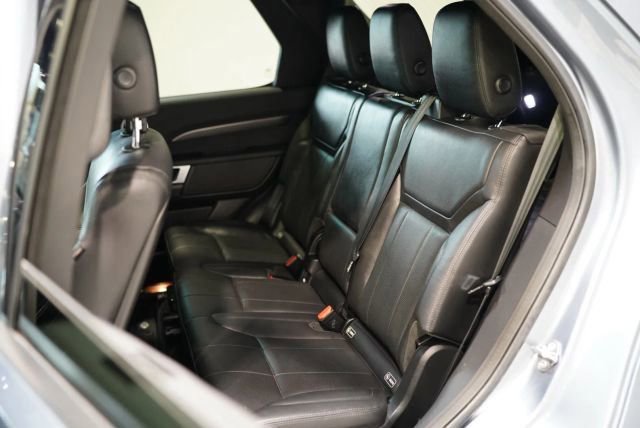 Used 2018 Land Rover Discovery SE AWD/4WD image 25