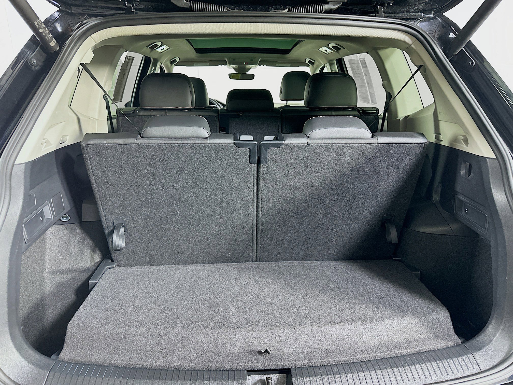 Used 2024 Volkswagen Tiguan Wolfsburg Edition image 29