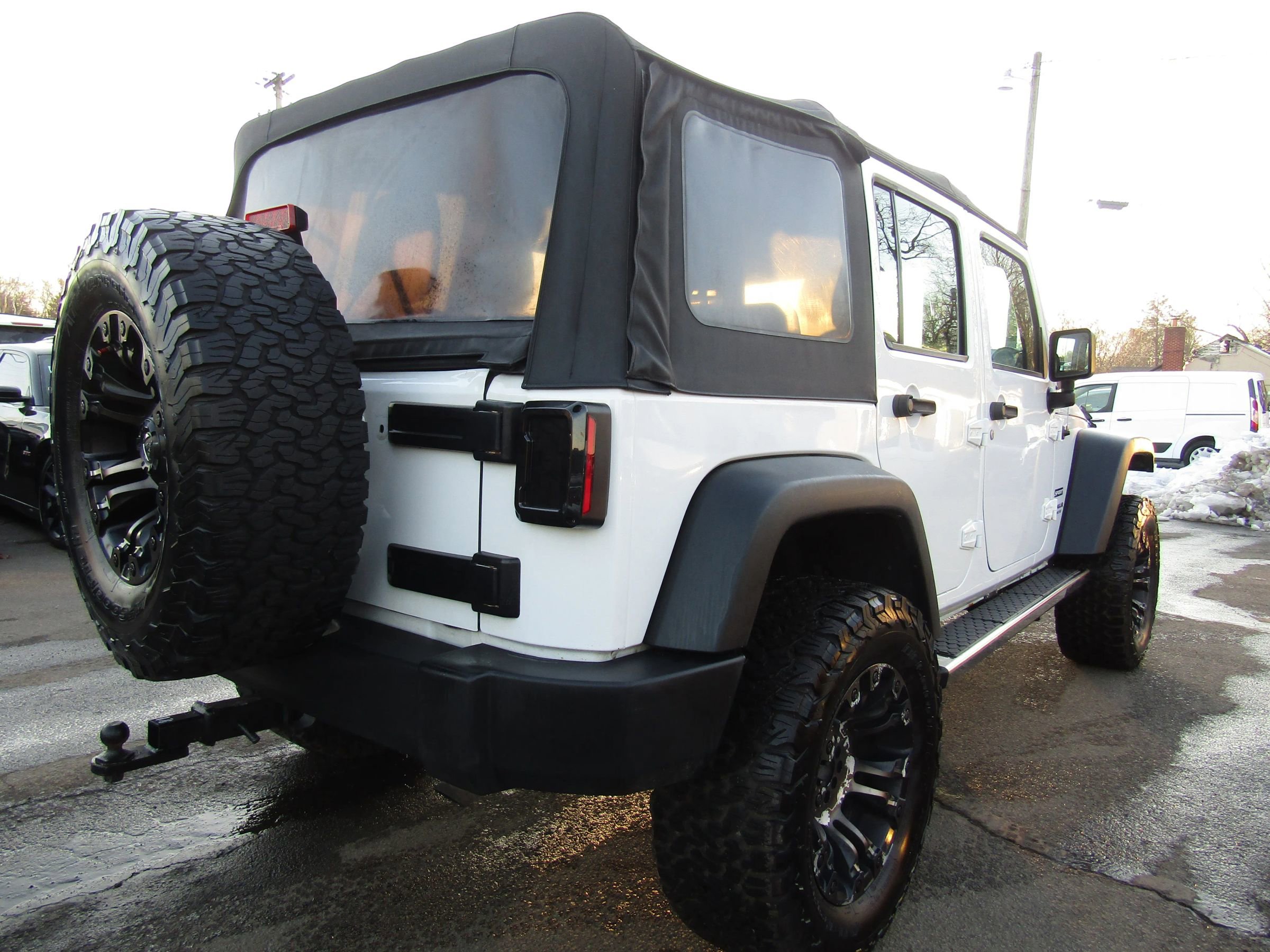 Used 2016 Jeep Wrangler Unlimited Sport w/ Connectivity Group AWD/4WD image 7