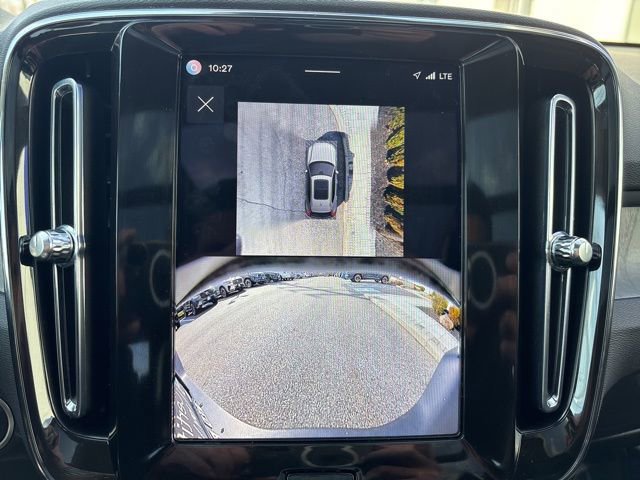 Used 2025 Volvo XC40 B5 Plus image 29